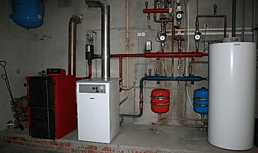 Установка параллельно к основному газовому котлу второго, твердотопливного котла