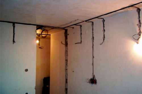 Скрытый способ прокладки электропроводки. Монтаж электропроводки в частном доме. Монтаж электропроводки цена.