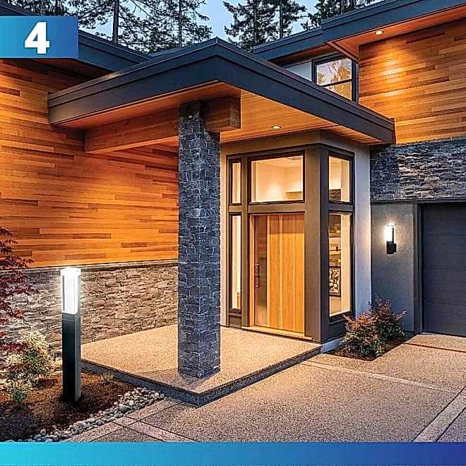 С главного входа