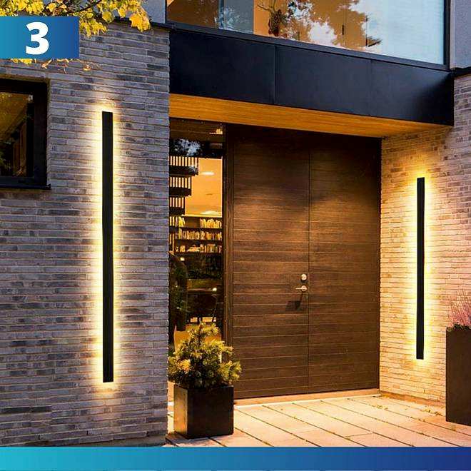 С главного входа